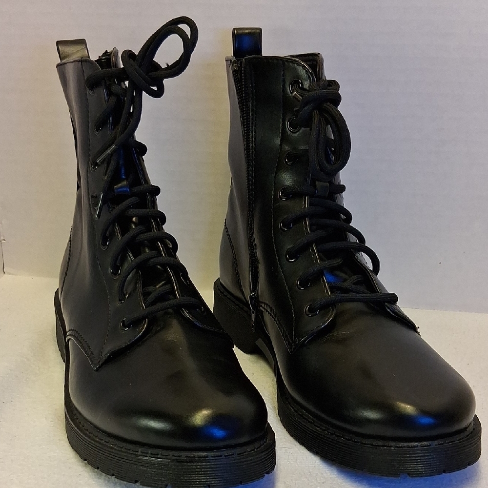 Time and Tru Black Lug Sole Boots Womens - Picture 2 of 10